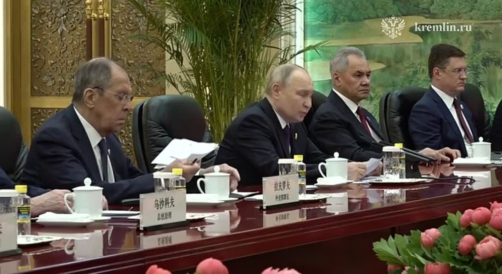 Состоялась беседа Владимира Путина с Председателем КНР Си Цзиньпином
